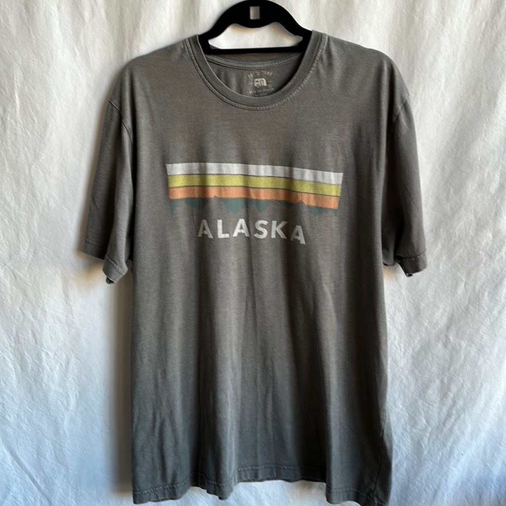 Outta Town Alaska gray T-shirt, size XL
